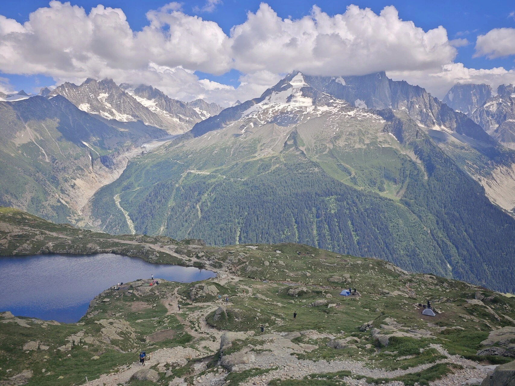 The Chéserys, the nearest sector to Lac Blanc where a night under canvas can be booked, facing the Aiguille du Chardonnet