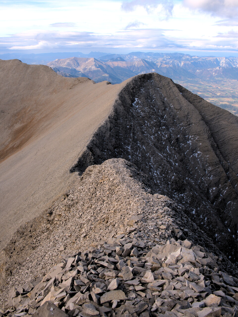 The slender Malpassé ridge beneath the Obiou