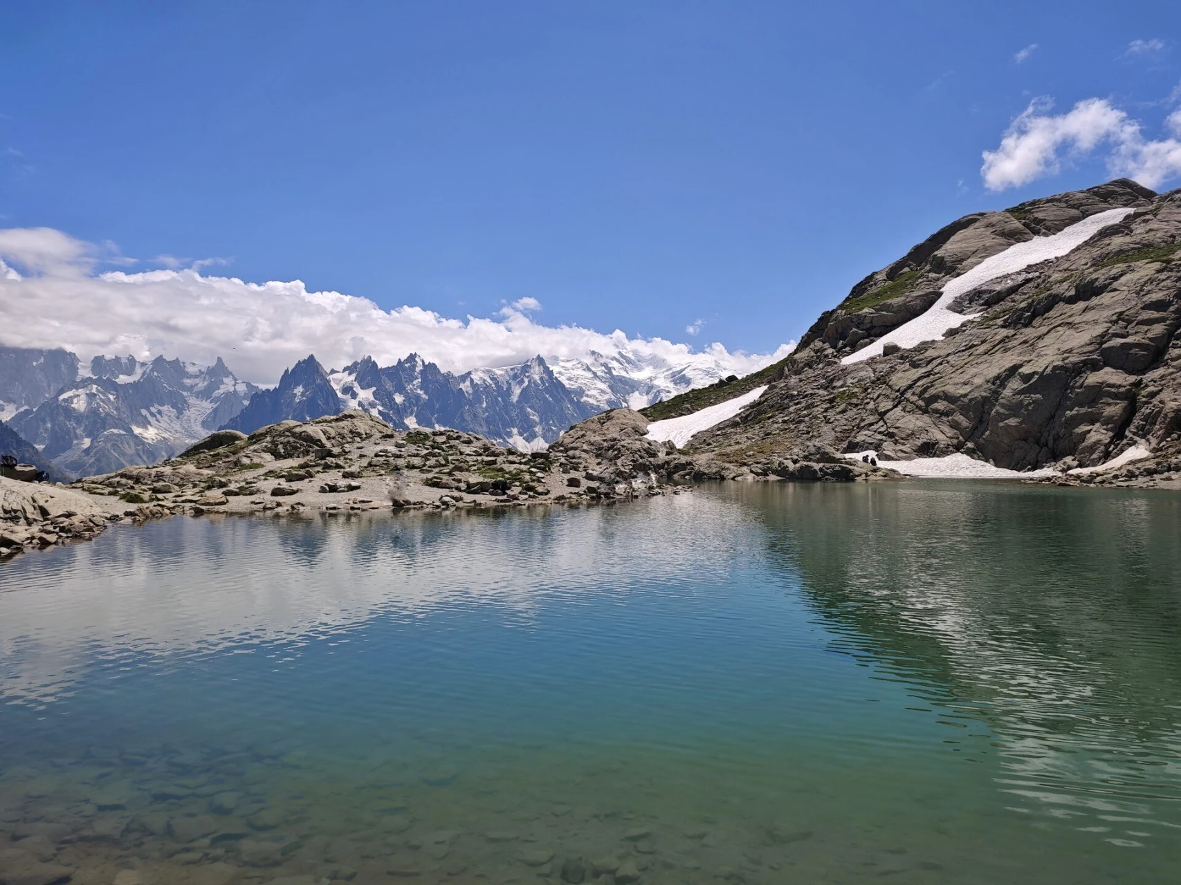 Lac Blanc (2,352 m) opposite the Aiguilles de Chamonix and the Mont-Blanc massif