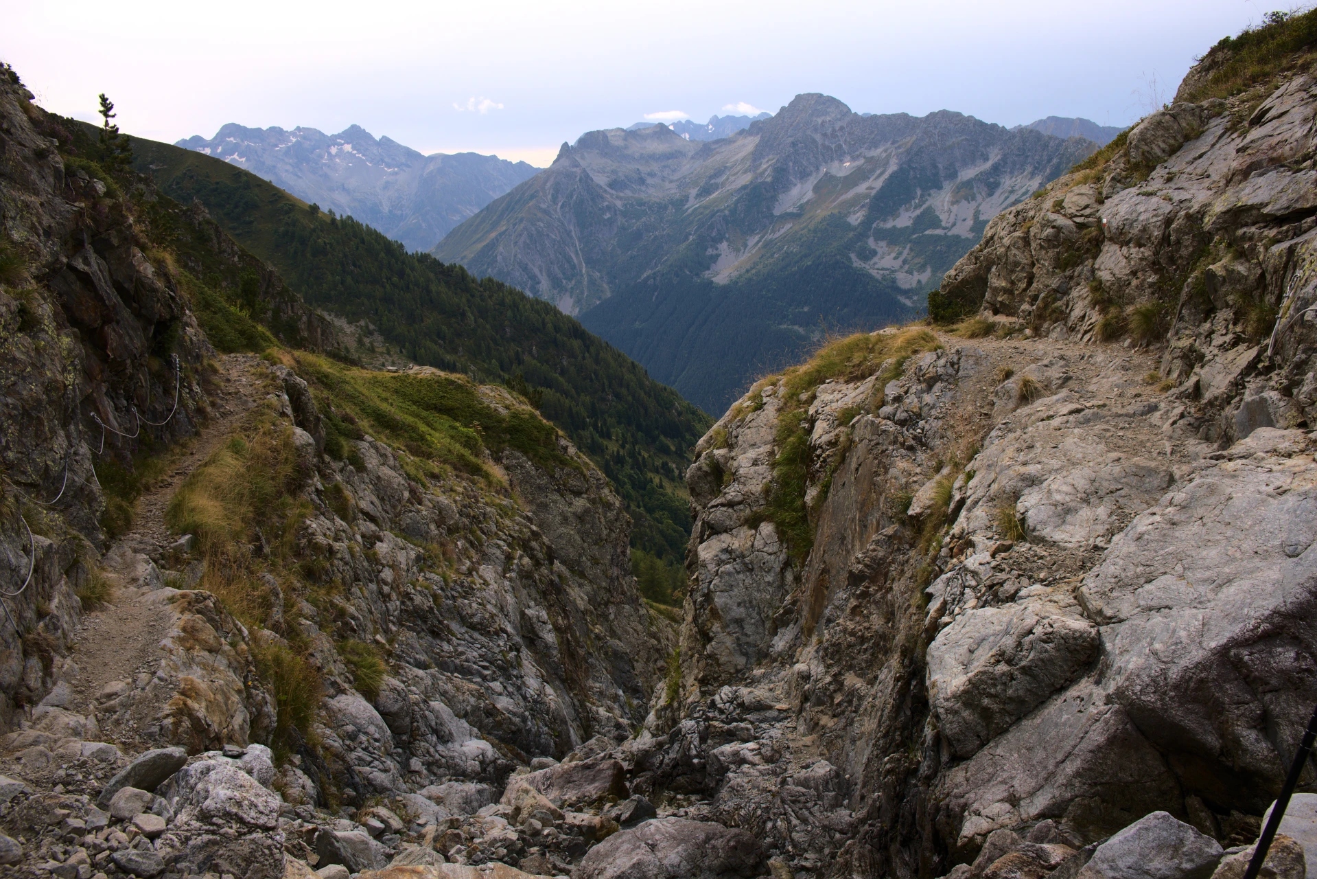 Fixed-cable traverse: ground that is not walked at an average speed