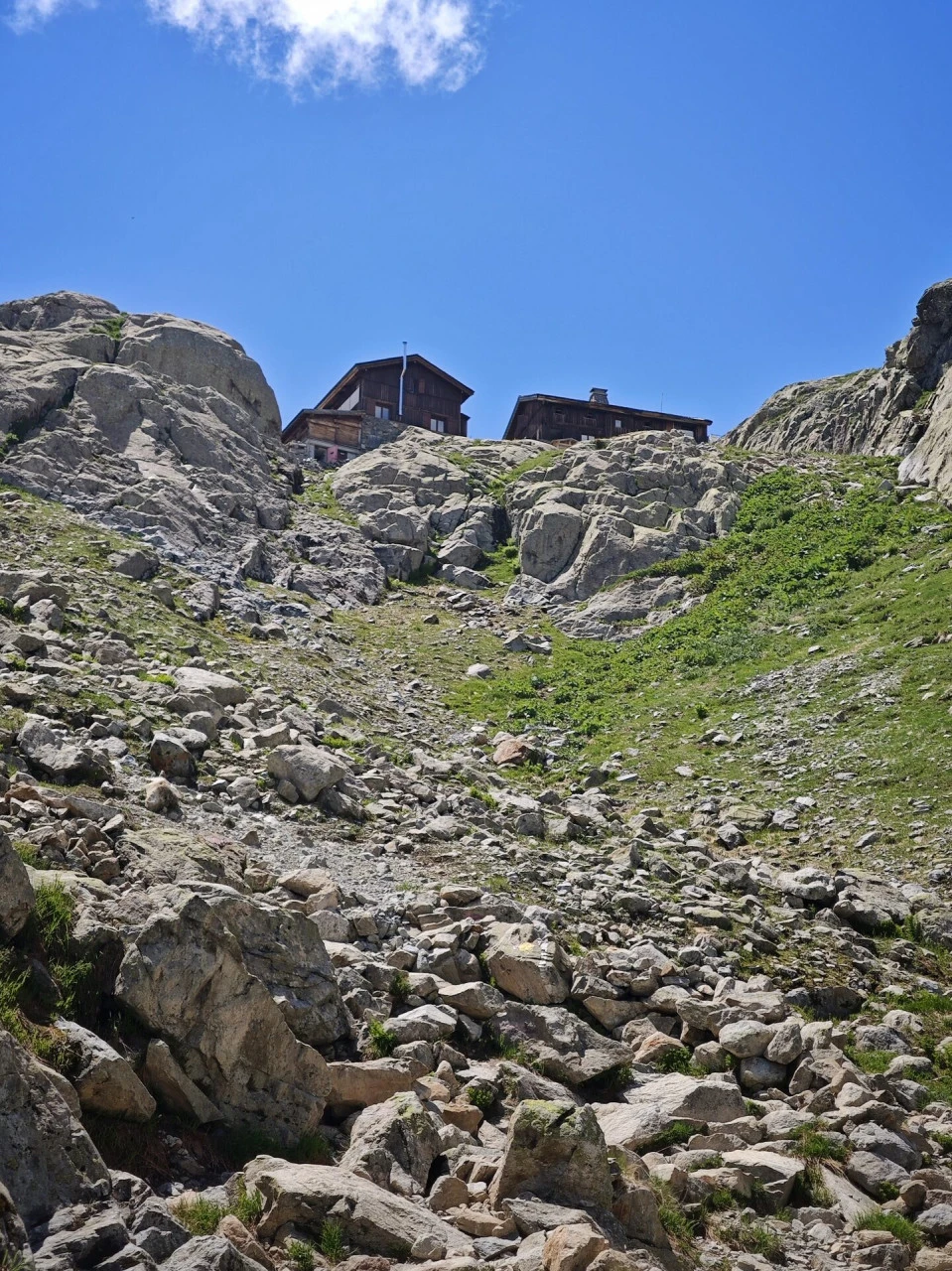 The Refuge du Lac Blanc, set on the slabs above the ascent path