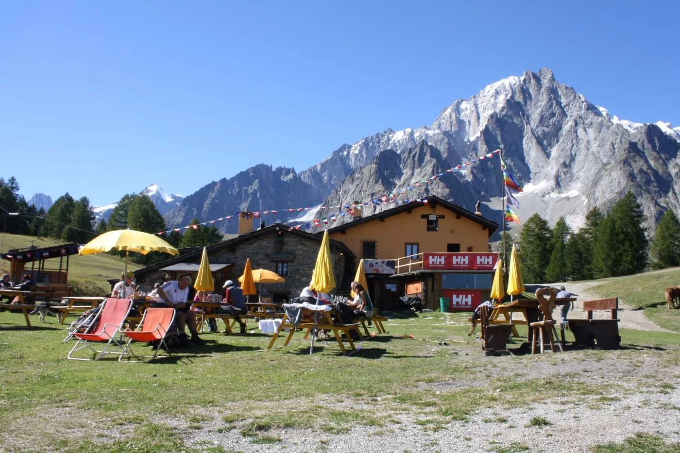 Rifugio Maison Vieille at the Col Chécrouit, facing the Grandes Jorasses
