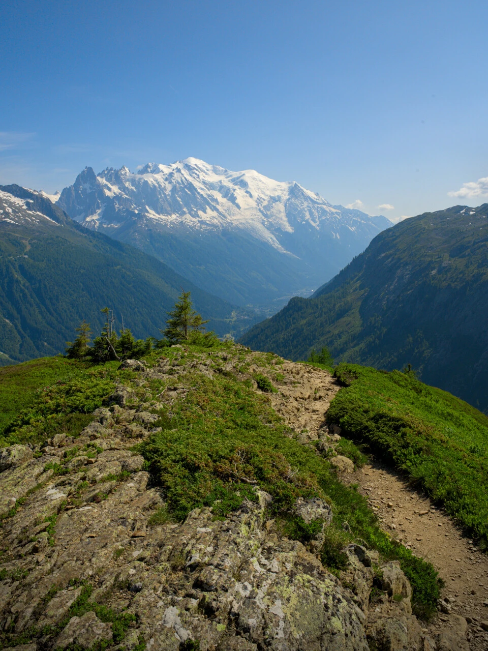 Ridge descent with Mont-Blanc behind