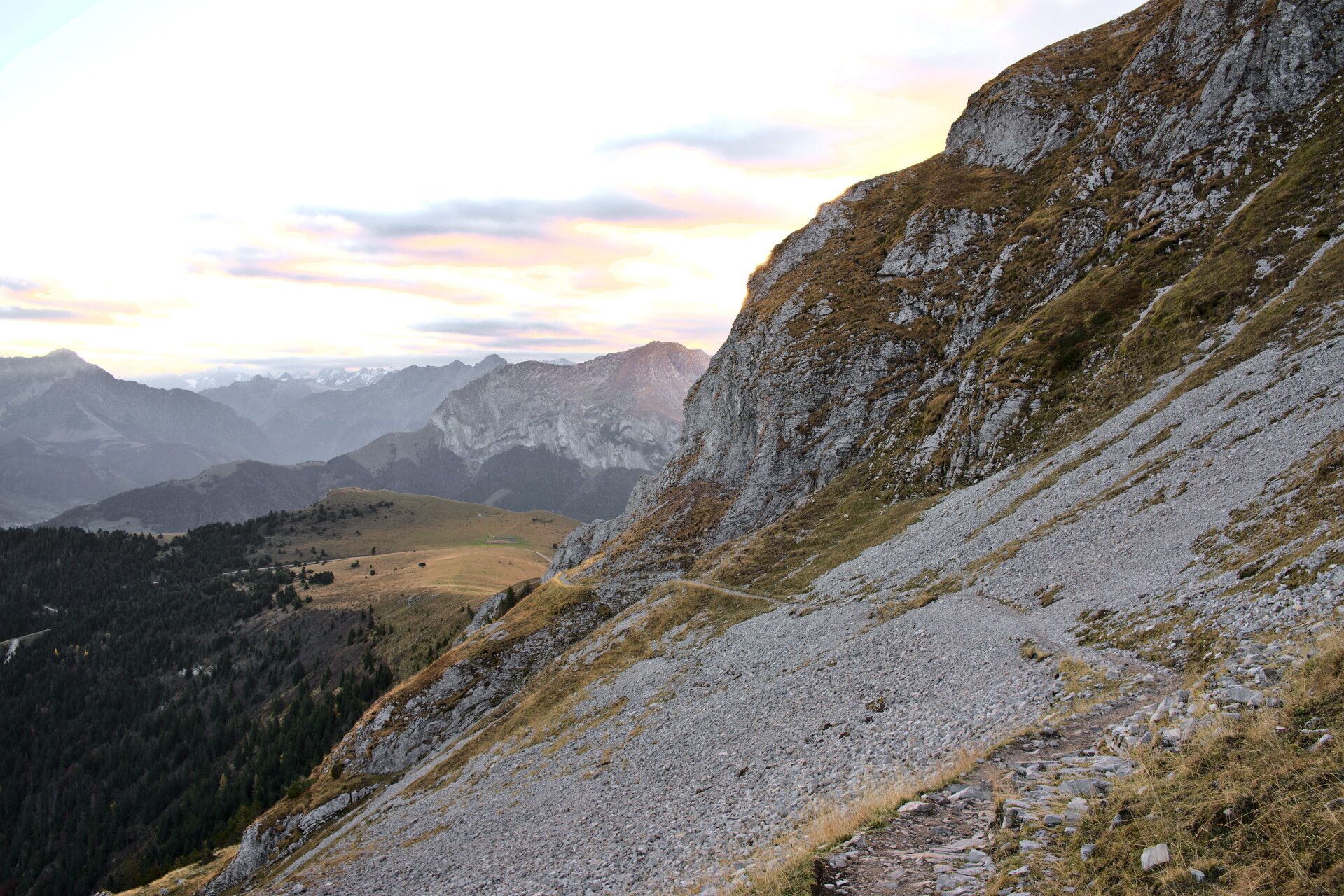 Path climbing the slopes of the Dévoluy
